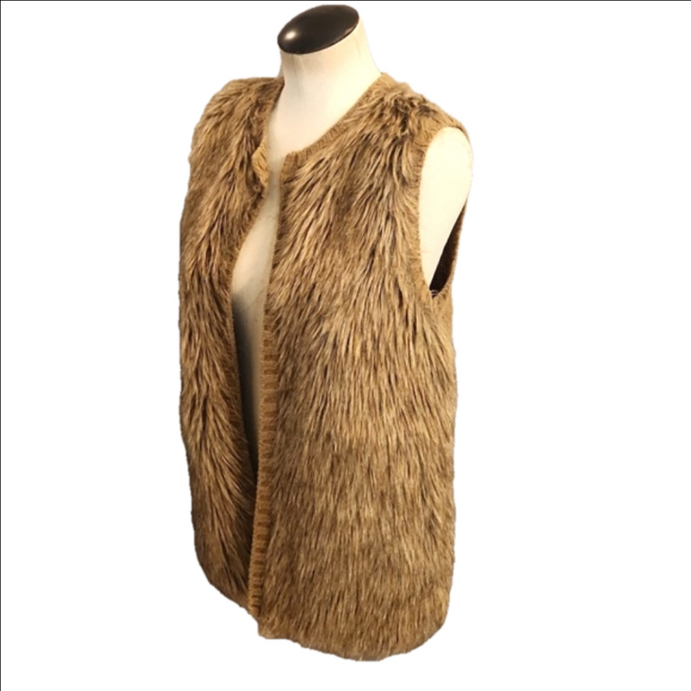 Womens Xhilaration camel/ brown faux fur vest size M. - Picture 6 of 12
